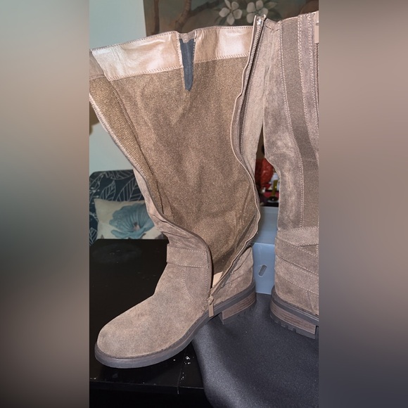 NWT- Torrid Buckle Knee-High Boot (WW) - Picture 9 of 16